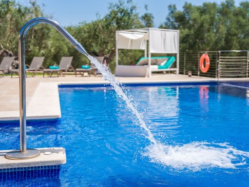 Wasserfontäne am Pool, Finca Sa Garriga, Ariany