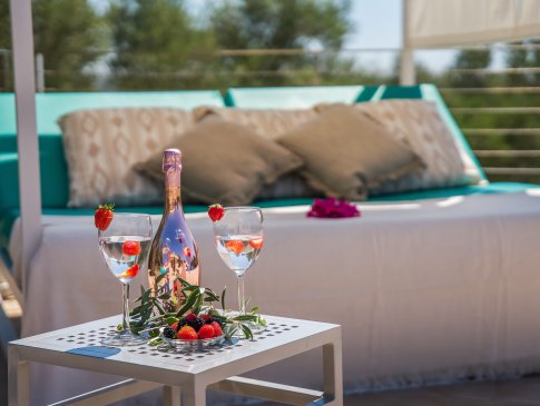 Daybed auf der Poolterrasse, Finca Sa Garriga