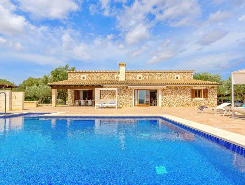 Blick auf das Wohngebäude vom Pool, Finca Sa Garriga, Ariany