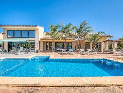 Blick vom Pool zum Wohnhaus, Finca Ca Na Marga, Muro