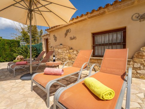 Chilliger Platz zum Entspannen am Pool mit Sonnen- und Schatten-Option, Finca Santa Eulalia Petit, Can Picafort