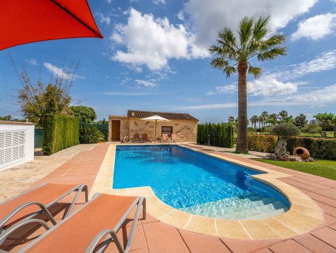 Zugang in den Pool über Stufen, Finca Santa Eulalia Petit, Can Picafort