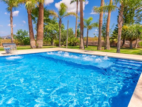 Pool mit Whirlpool und Wasserfontäne, Finca Can Capo, Muro