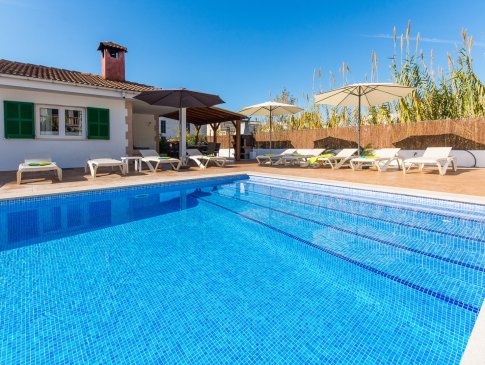 Pool mit Zugang über Stufen, Villa Miquel, Playa de Muro