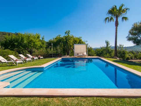 Pool mit Sonnenliegen und Daybed, Finca Es Rafal, Son Servera