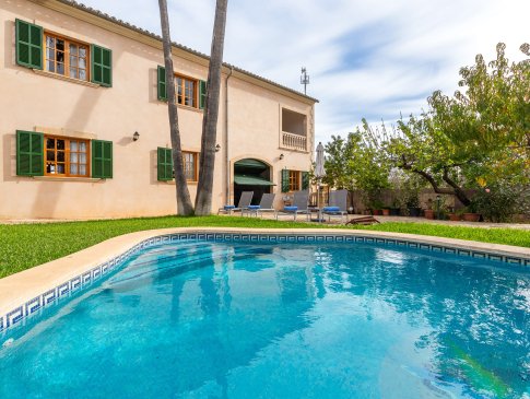 Pool mit Blick auf das Wohngebäude, Finca Vernissa, Can Picafort