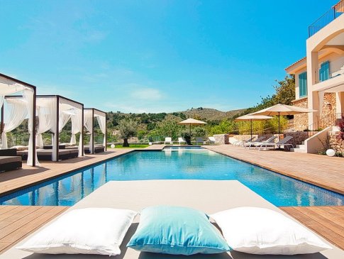 Poolbereich mit luxuriösen Chillout-Bereichen, Villa Maria Quatro, Font de Sa Cala