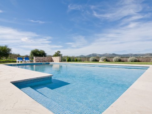 Pool mit Zugang über Stufen und traumhaftem Weitblick, Finca Terres, Arta