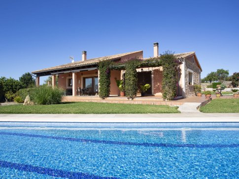 Finca Oliveres, Muro