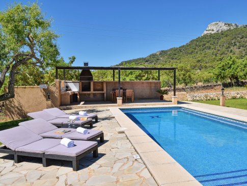 Poolbereich mit Blick zum BBQ-Bereich, Finca Alou, S'Horta