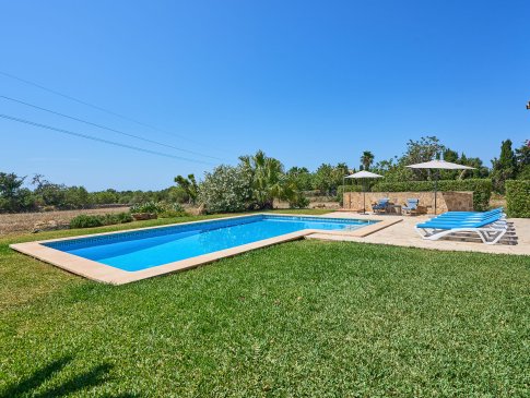 Poolbereich mit Garten, Finca Miralu, Cala D'Or