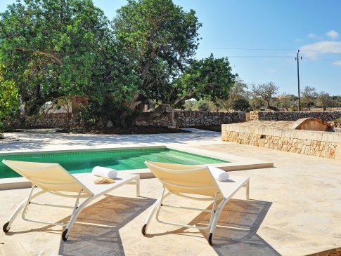 Sonnenliegen am Pool, Finca Moli, Santanyi