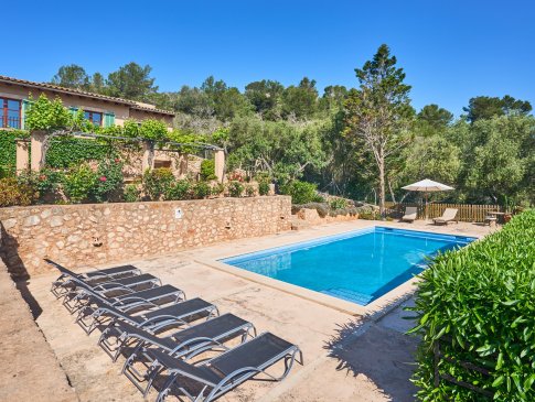 Sonnenliegen am Pool, Finca Redona, Alqueria Blanca