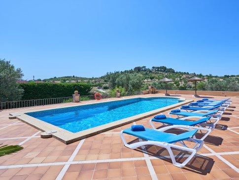 Poolbereich mit Sonnenliegen, Finca Pujolet, Alqueria Blanca