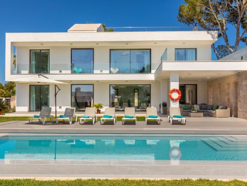 Poolterrasse vor dem Wohngebäude, Villa des Port, Cala D'Or