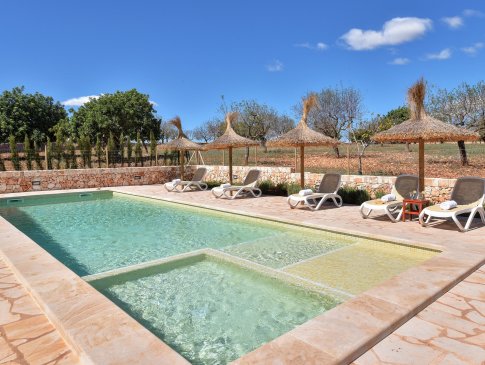 Pool mit abgemauertem Flachwasserbecken, Finca Son Duri, Porto Petro