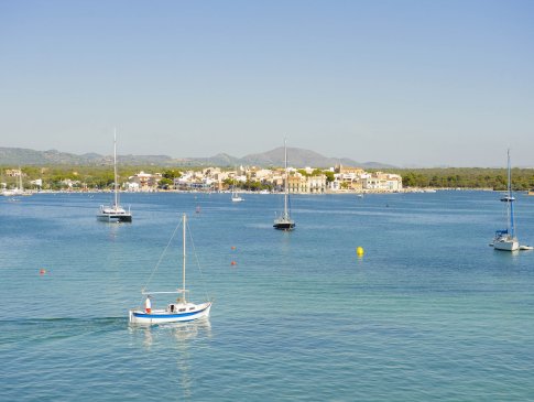 Segelboote in der Bucht, Villa Blanca, Portocolom