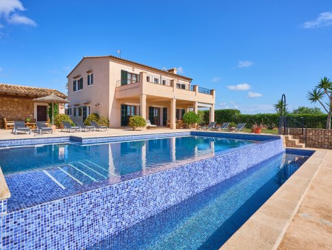 Überlauf-Pool mit Blick auf das Wohngebäude, Finca Can Veritat, Cala D'Or