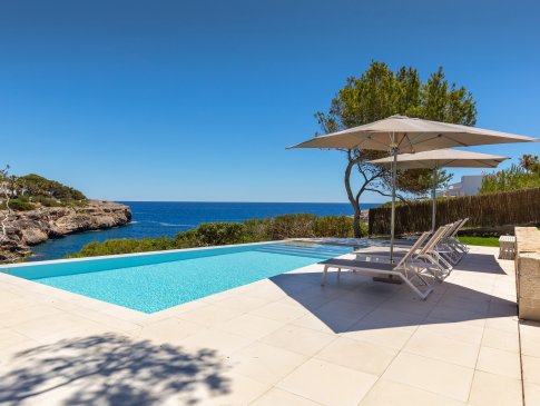 Poolterrasse mit grandiosem Blick in die Bucht und aufs Meer, Villa Cala Ego, Cala D'Or