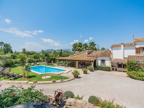 Zufahrt zur Finca mit Platz zum Parken, Finca Barretas, Pollensa