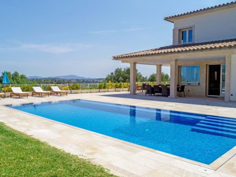 Grandioser Fernblick aus dem Garten, Pool mit Stufen und Wohnhaus Finca Cielo de Muro, Muro