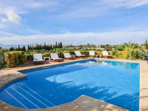 Pool mit Einstieg über Stufen und traumhaftem Blick, Finca Antic Petit, Muro