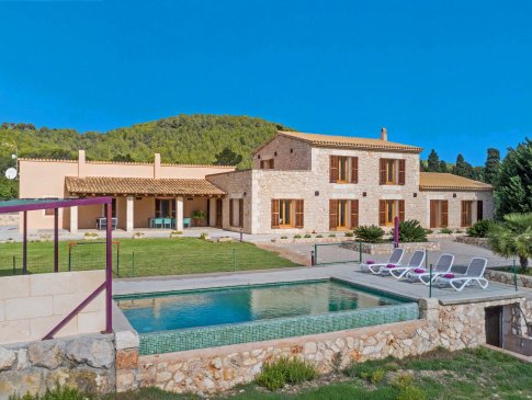 Salzwasser-Infinity-Pool mit großzügiger Poolterrasse und Gartenanlage, Finca Pula Golf, Son Servera