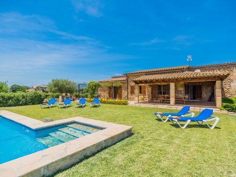 Zugang zum Pool über Stufen, Finca Ca Na Francsica, Alcudia